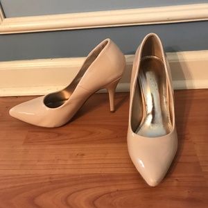 nude pumps